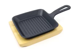 Küchenprofi BBQ Servierpfanne + Holzbrett 23 Cm Gusseisen Grillpfanne -Küchendiscounter 0ab206e36a3aace9b82b592dff54feef