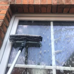 FenWi Teleskop Fensterputzer Profi Set Mit 6m Teleskopstange Gelenk & 35/40cm Kombi Fensterwischer I 600cm Aluminium Teleskopstiel Für Hohe Fenster Und Glasfronten -Küchendiscounter 1511f06d17398cae797dd2c86f59b9af