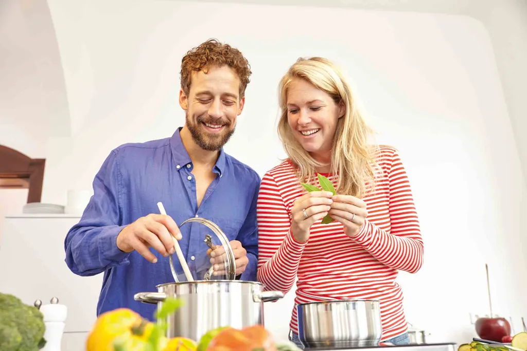 Schulte-Ufer Set 1071 Avanti Set, 9tlg. Edelstahl Topfset, Induktionstauglich, Inklusive 3 Glasdeckel & 2 Bratpfannen, Innenskalierung, Schüttrand 9 Schulte-Ufer Set 1071 Avanti Set, 9tlg. Edelstahl Topfset, Induktionstauglich, Inklusive 3 Glasdeckel & 2 Bratpfannen, Innenskalierung, Schüttrand – Bild 9