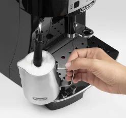 De'Longhi DeLonghi ECAM 22.110B MagnificaS Kaffeevollautomat Schwarz -Küchendiscounter 1fa85045b9092407557d4e47c7dee408