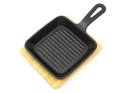 Küchenprofi BBQ Servierpfanne + Holzbrett 23 Cm Gusseisen Grillpfanne -Küchendiscounter 32e589a3962e8cf46976ed303c85bc82