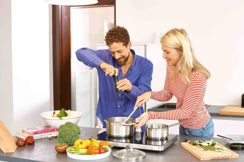 Schulte-Ufer Set 1071 Avanti Set, 9tlg. Edelstahl Topfset, Induktionstauglich, Inklusive 3 Glasdeckel & 2 Bratpfannen, Innenskalierung, Schüttrand 8 Schulte-Ufer Set 1071 Avanti Set, 9tlg. Edelstahl Topfset, Induktionstauglich, Inklusive 3 Glasdeckel & 2 Bratpfannen, Innenskalierung, Schüttrand – Bild 8