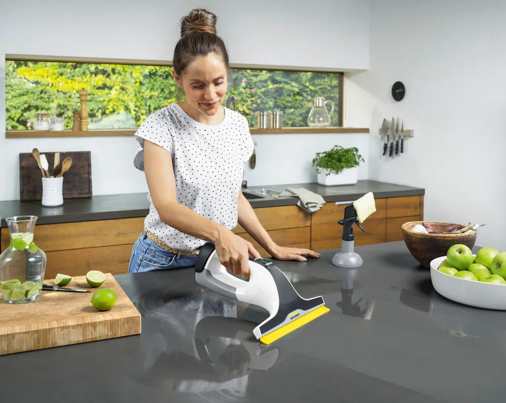 Kärcher Akku-Fensterreiniger WV 6 + KV 4 Premium Mit Schnellladegerät Inkl. Reinigungsmittel RM 500, Wischtuch 6 Kärcher Akku-Fensterreiniger WV 6 + KV 4 Premium Mit Schnellladegerät Inkl. Reinigungsmittel RM 500, Wischtuch – Bild 6