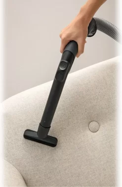 HooGo B3+ Bodenstaubsauger 3 Liter Mit Beutel Inkl. Parkett-, Polster- Und Fugendüse, Möbelbürste, 11m Aktionsradius, HEPA14 Filter, Allergikertauglich -Küchendiscounter 5666db350c4e322c93e096dc10e5a928