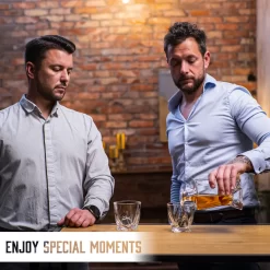 Whisiskey - Whisky Karaffe – Twisted Dekanter Set - Whiskey Karaffe Set - 1000ML - Geschenke Für Männer - Inkl. 8 Whisky Steine, Zange & 2 Whisky Gläser 11 Whisiskey - Whisky Karaffe – Twisted Dekanter Set - Whiskey Karaffe Set - 1000ML - Geschenke Für Männer - Inkl. 8 Whisky Steine, Zange & 2 Whisky Gläser -Küchendiscounter 708aed6bbb757a7244b555fb23607598