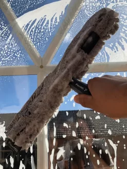 FenWi Teleskop Fensterputzer Profi Set Mit 6m Teleskopstange Gelenk & 35/40cm Kombi Fensterwischer I 600cm Aluminium Teleskopstiel Für Hohe Fenster Und Glasfronten -Küchendiscounter a8843f94524434be1d202ce2e8cfd0cb