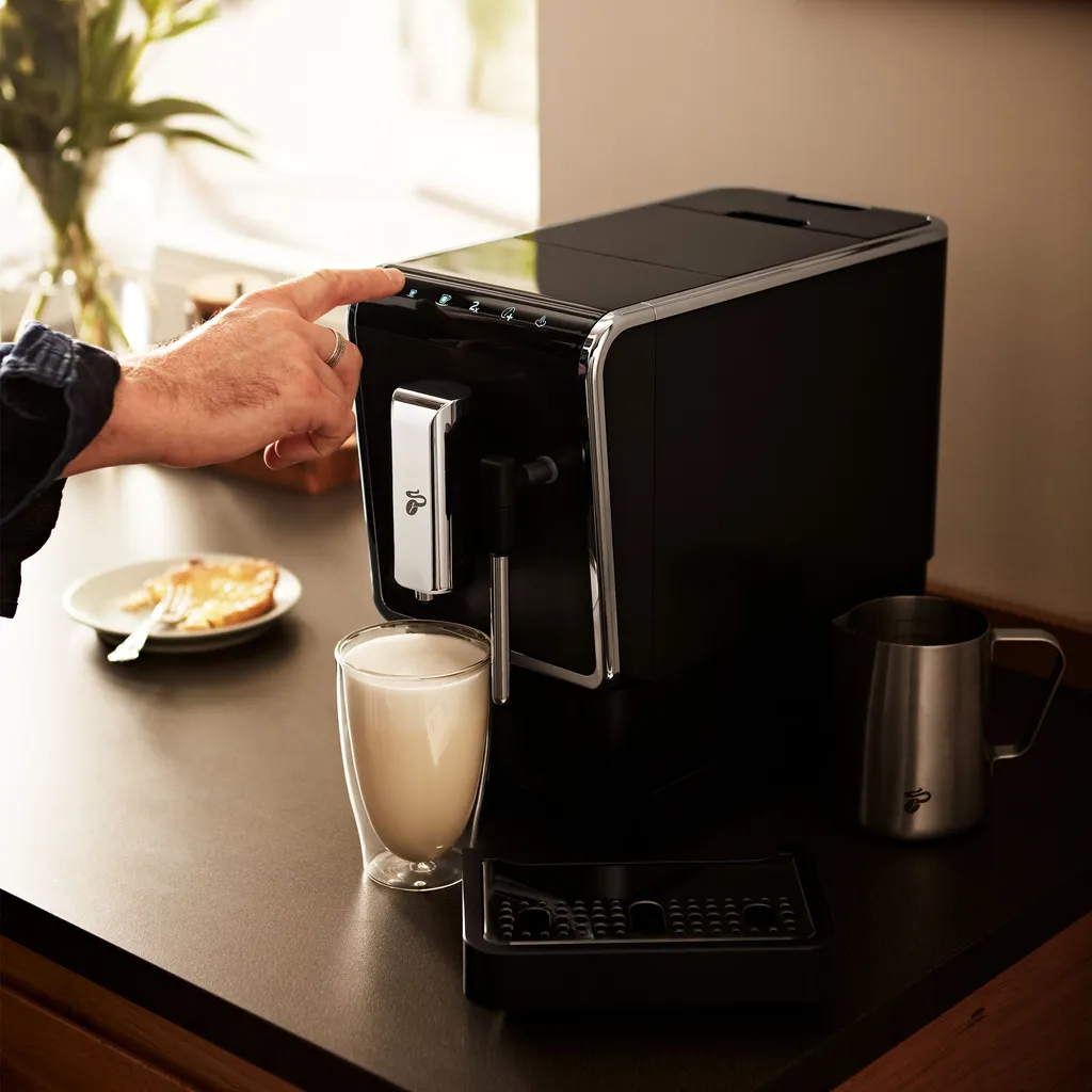 Tchibo Kaffeevollautomat Esperto Latte Inkl. 1kg Barista Caffè Crema Für Caffè Crema Und Espresso, Anthrazit 8 Tchibo Kaffeevollautomat Esperto Latte Inkl. 1kg Barista Caffè Crema Für Caffè Crema Und Espresso, Anthrazit – Bild 8